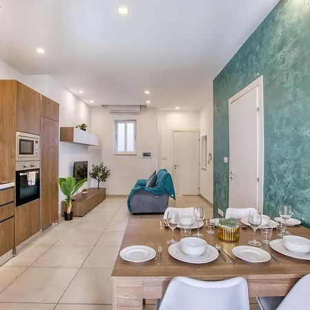 Charming Maltese Balcony Steps From Valletta Apartament