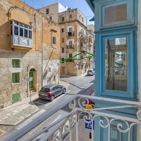 Charming Maltese Balcony Steps From Valletta Apartament *