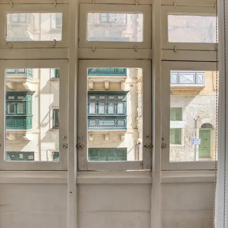 Lejlighed Charming Maltese Balcony Steps From Valletta Floriana